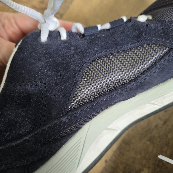 L.L. Bean Womens 6.5m Navy and White Sneakers - Picture 9 of 11